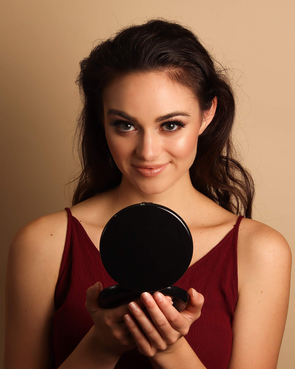 Fancii large 5-inch view enables accurate makeup application in one glance