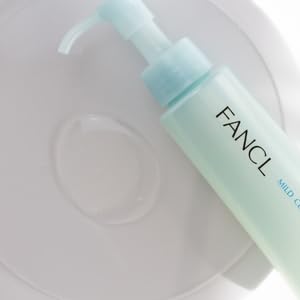 US packaging blue box highlights preservative-free formulation for sensitive skin.