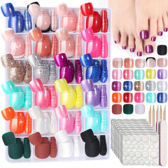 Fandamei packaging shows a 24-color nail kit for easy at-home styling.