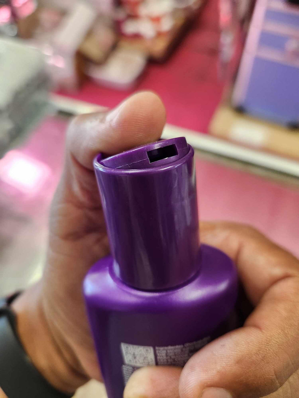 Fantasy Nails Kuul Color Me Matizant Shampoo pump-dispense enables convenient routine washes.