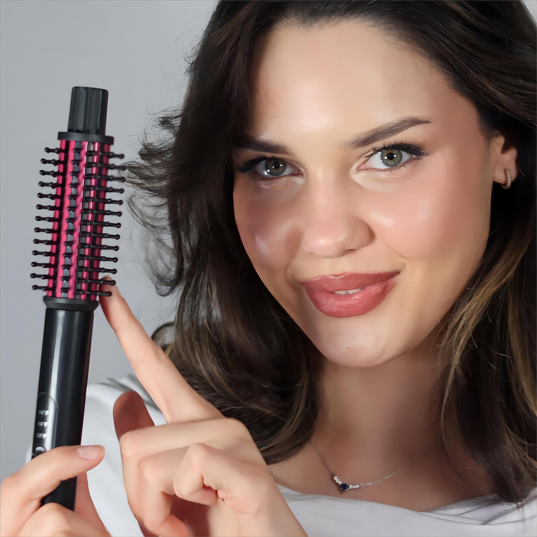 Farery Mini Thermal Brush cool-touch tip minimizes burns while curling.