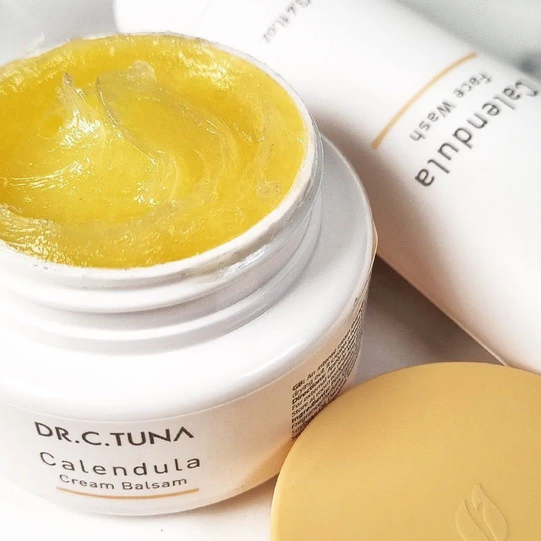 FARMASi Calendula Cream ingredients close-up featuring calendula and oils.