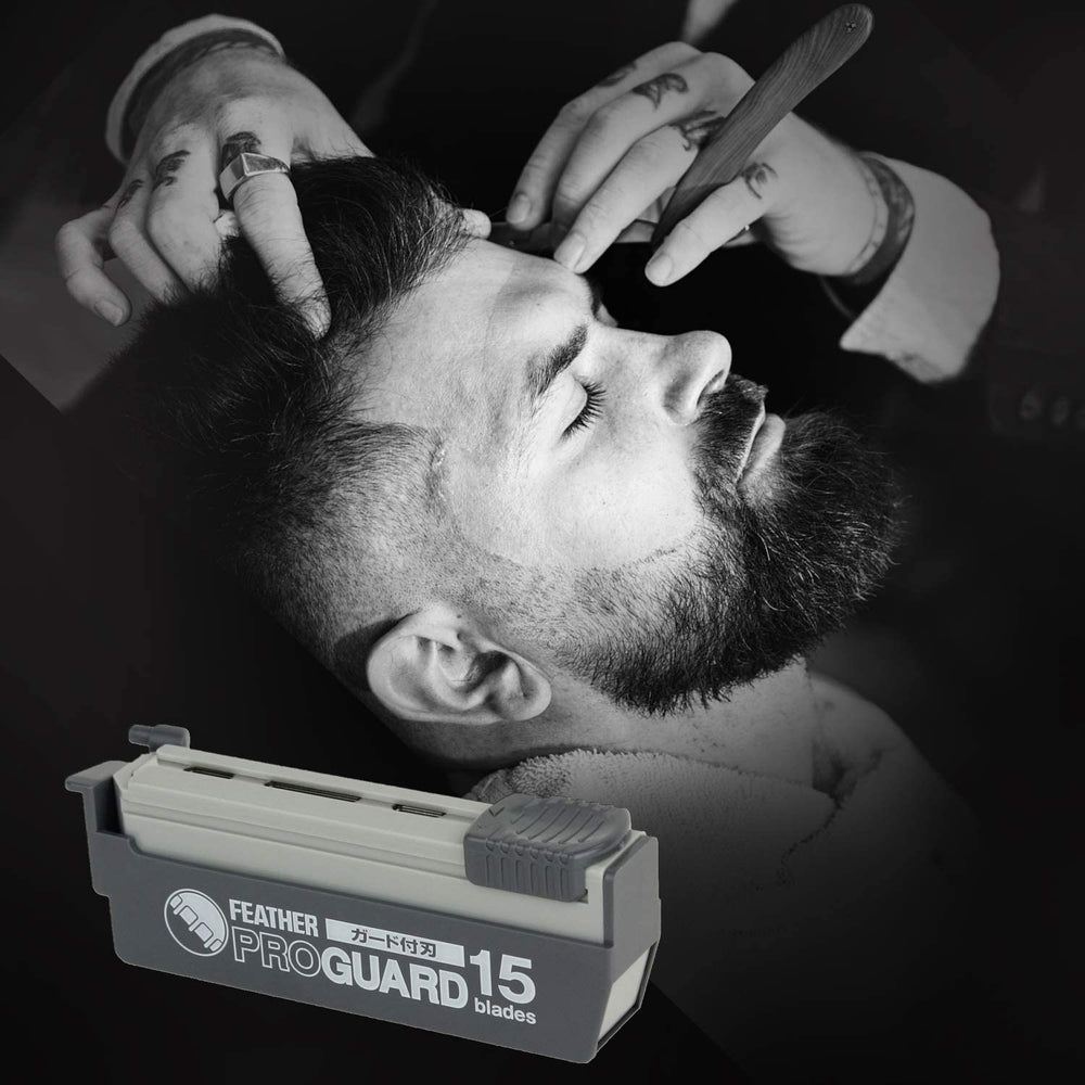 Feather ProGuard blade-edge-closeup shows triple grinding for consistent sharpness.