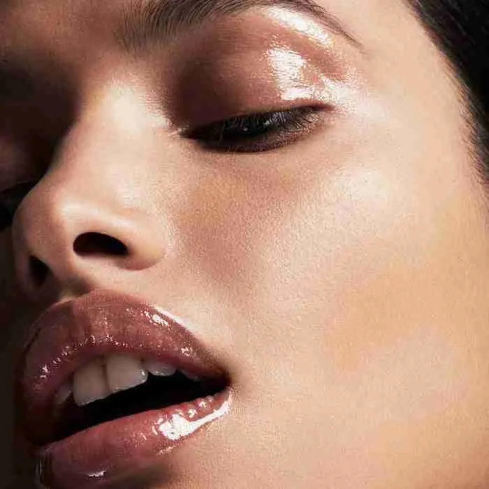 FENTY BEAUTY Gloss Bomb 01 gloss shine close-up emphasizing glassy finish