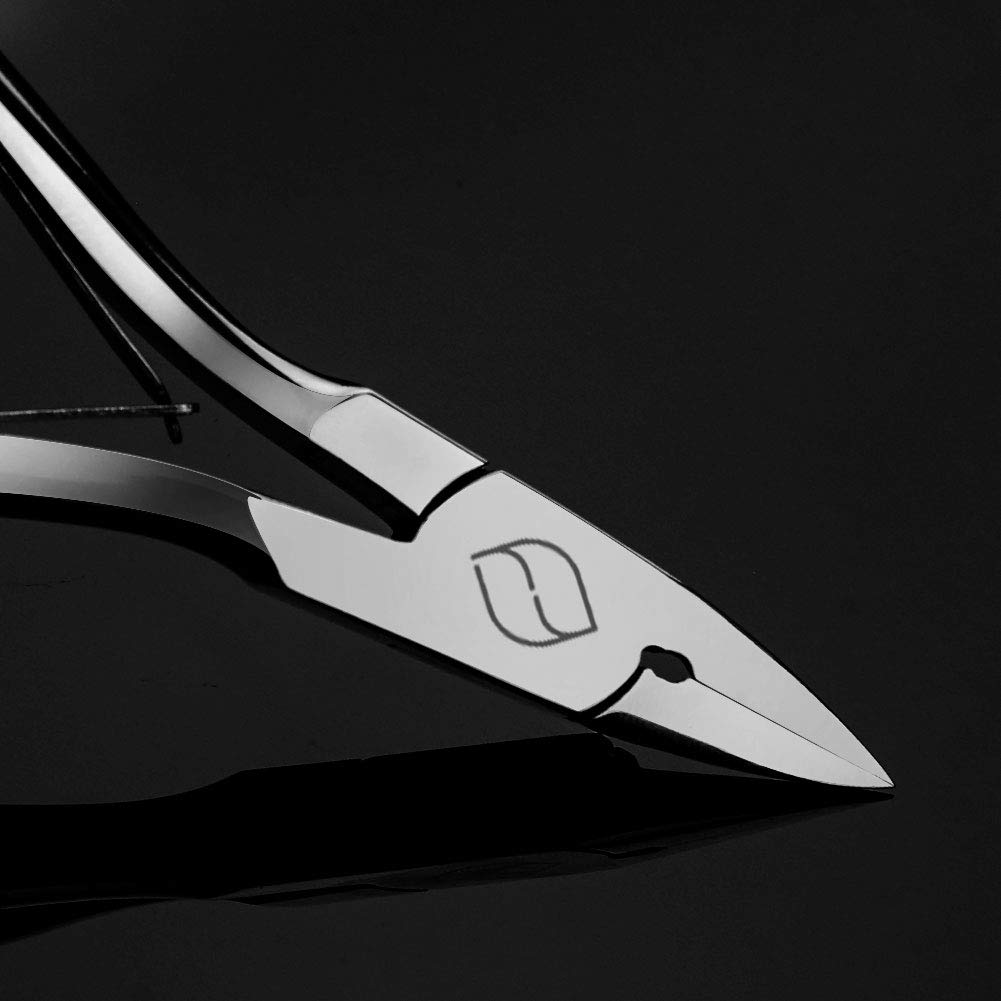 FERYES toenail clippers in use on thick nails demonstrating controlled handling