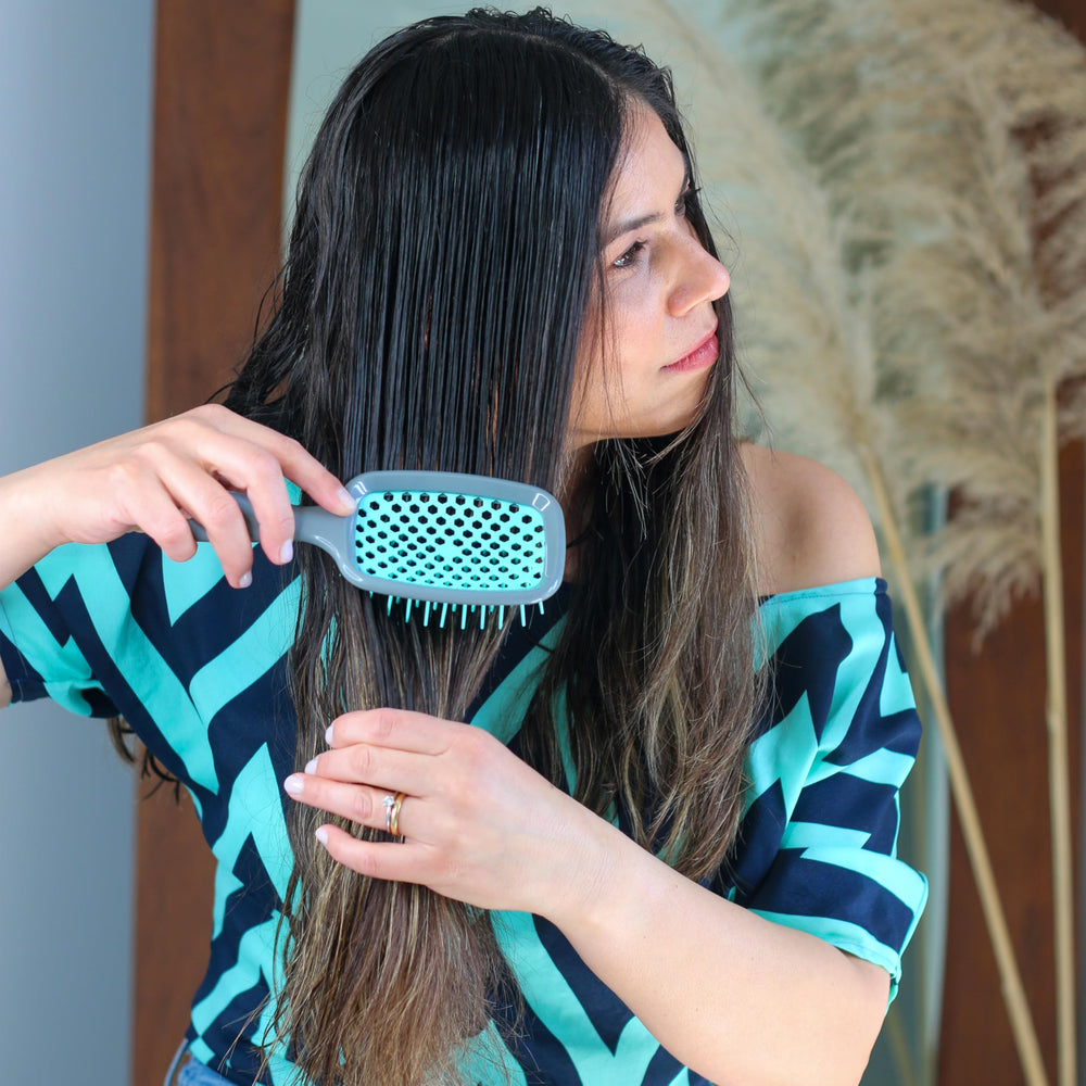 FHI Heat UNbrush Aurora lightweight handle for comfortable styling