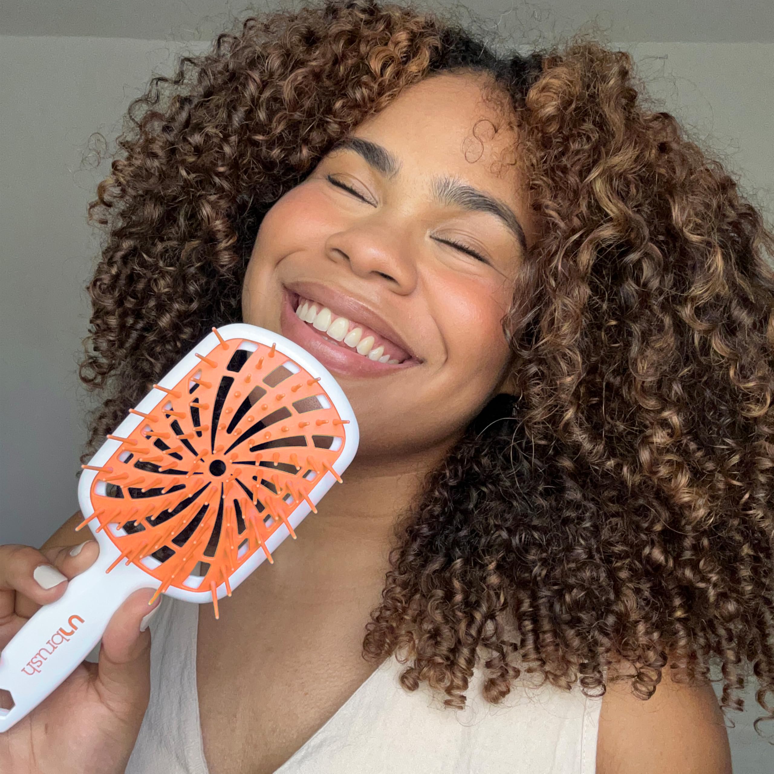 FHI Heat UNbrush Plus demonstrated for wet-to-dry use across hair types