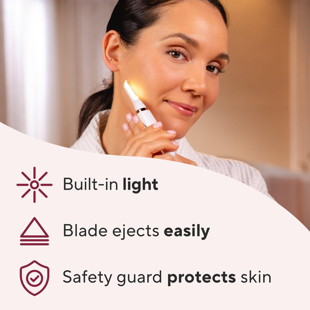 Finishing Touch Flawless Dermaplane Glo Sonic ergonomic handle for comfortable use.