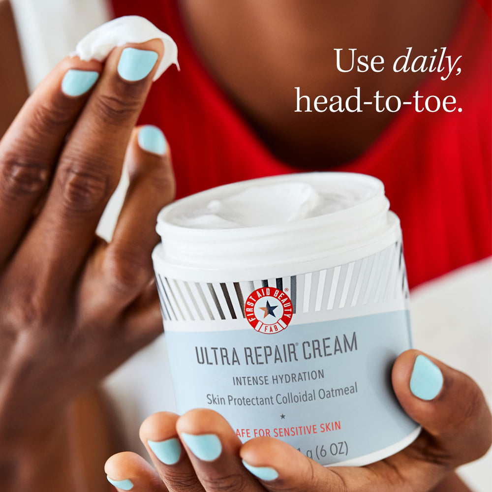 First Aid Beauty Ultra Repair Cream envase portátil para viajes.