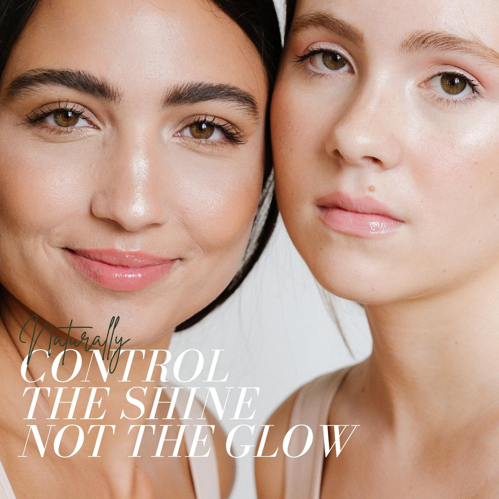 Fitglow Bamboo Hyaluronic Loose Powder on face demonstrates oil control and shine-free finish.