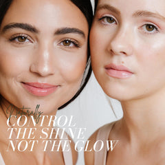 Fitglow Bamboo Hyaluronic Loose Powder on face demonstrates oil control and shine-free finish.