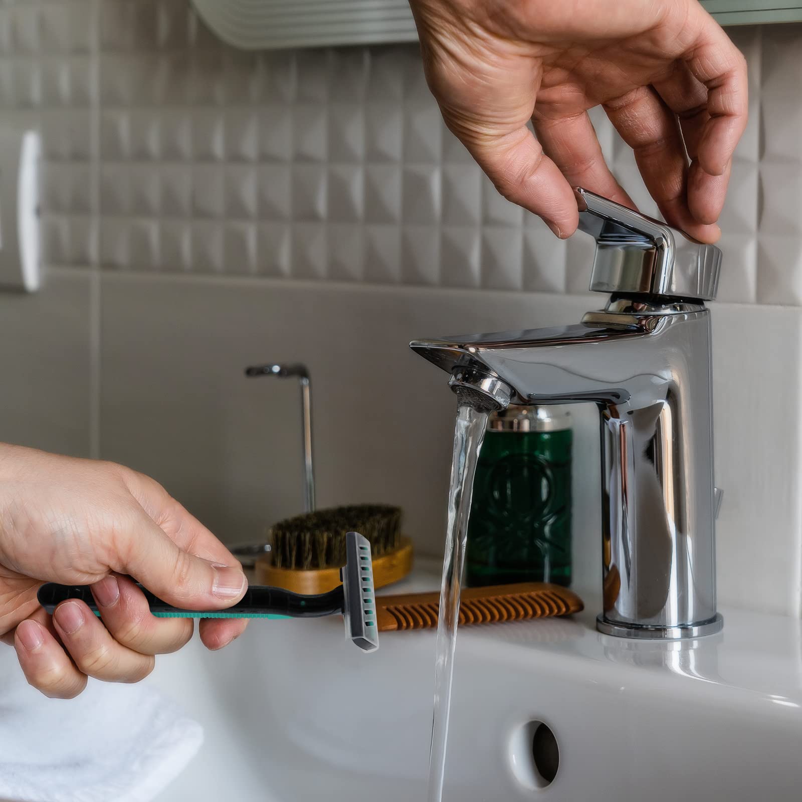 FKYzixeh disposable razors 50-pack Airbnb care kits simplify guest comfort.