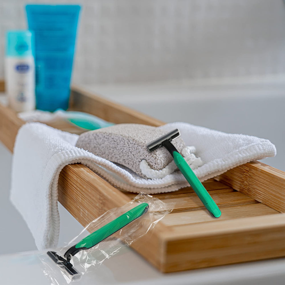 FKYzixeh disposable razors 50-pack transparent cover ensures safe storage and transport.