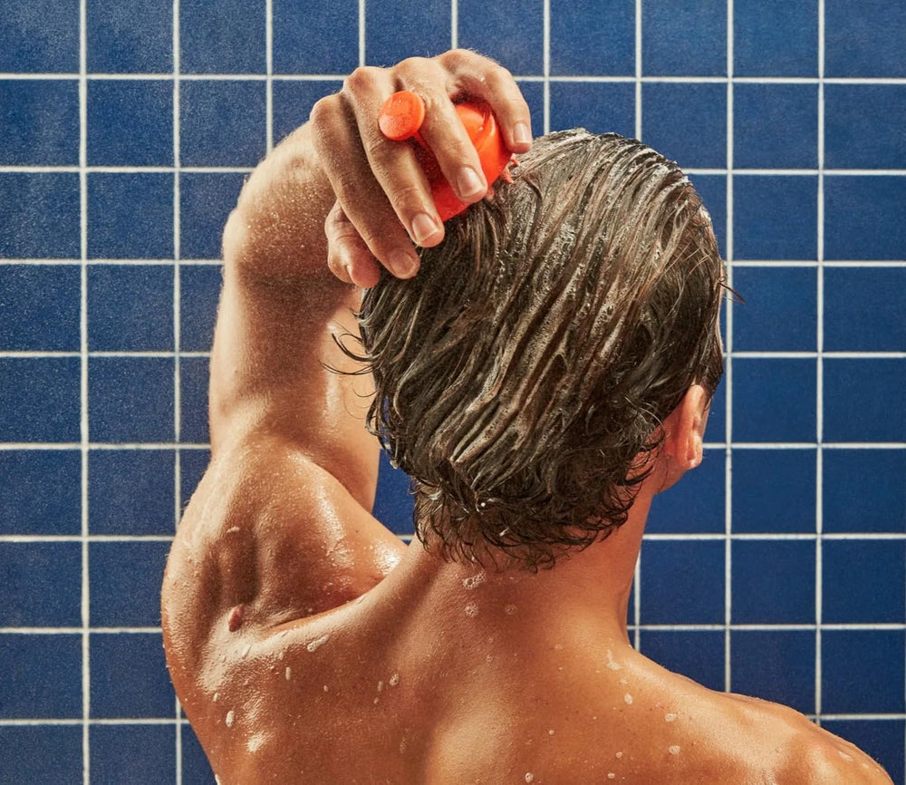 Flakes moisturizing-conditioner-tube demonstrates detangling and hair softness.