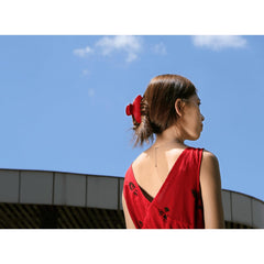 FlaSloth Claw Clip with rounded teeth prevents snagging during daily styling.