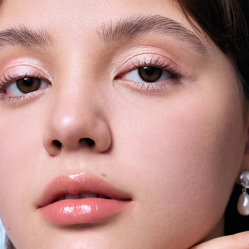 Flower Knows Jewel 12-hour locked glow demonstrates long-lasting shimmer.