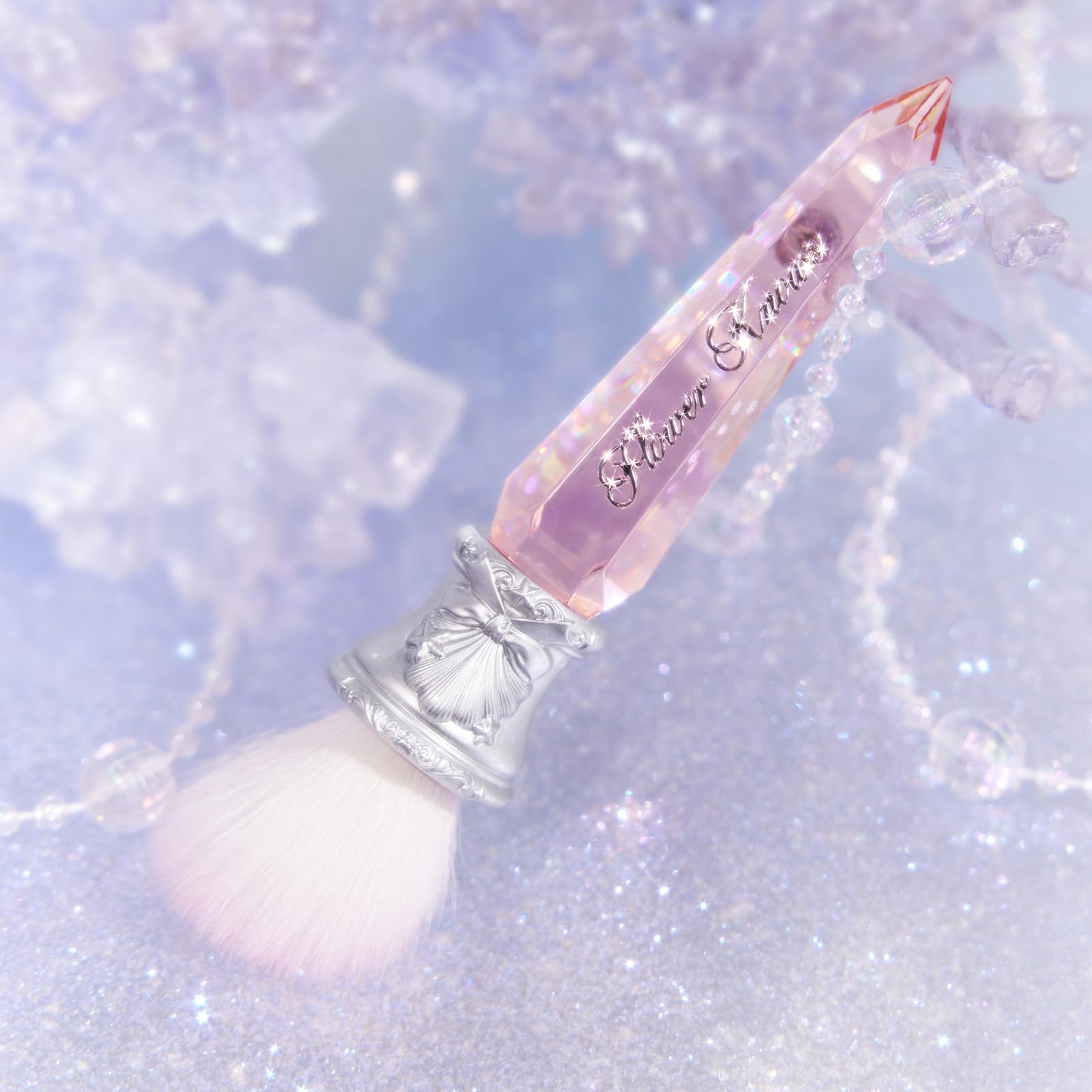 Flower Knows Shell's Jewel design features seashells and pearls for ocean-inspired luxury.