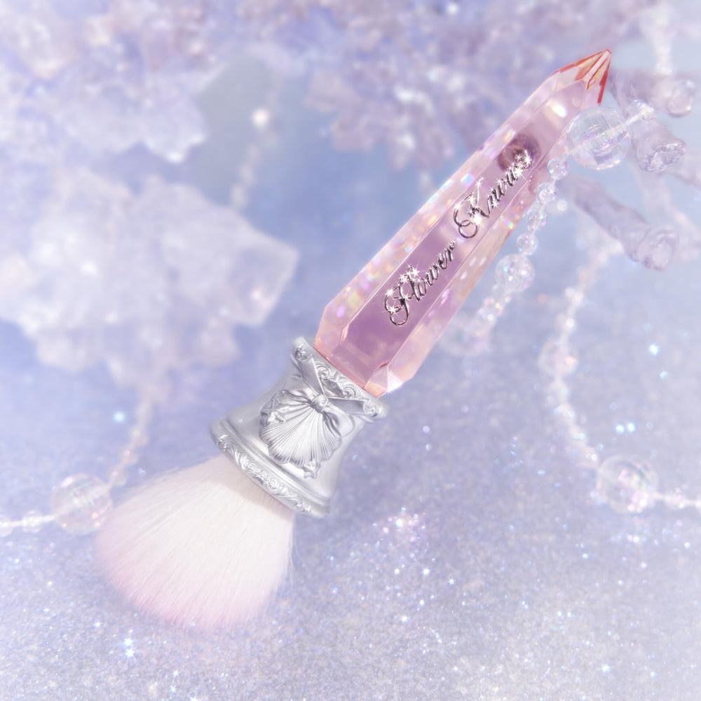 Flower Knows Shell's Jewel design features seashells and pearls for ocean-inspired luxury.