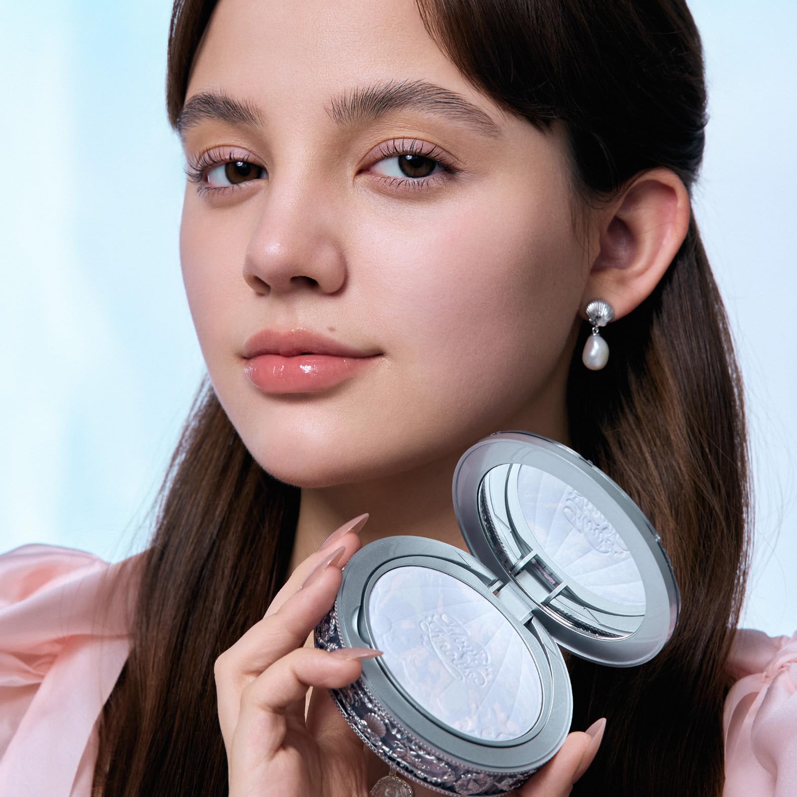 Flower Knows Shell's Jewel contains macadamia, camellia, jasmine extracts for skin comfort.