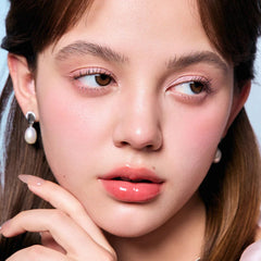 Flower Knows Shell's Jewel Nourishing Lip Glaze macro-ingredient highlight showing Hyaluronic Acid presence