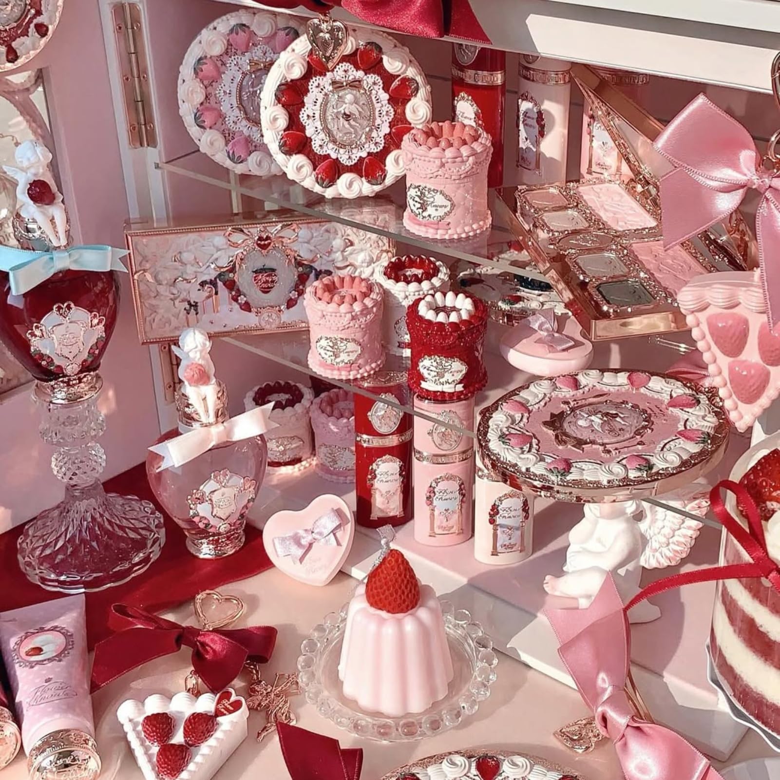 Flower Knows Strawberry Cupid gift box enhances gifting with premium presentation.