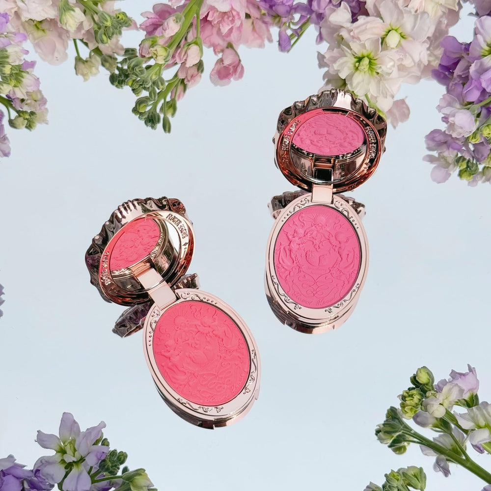 Flower Knows blush brush pairing enables smooth precise application and blending.