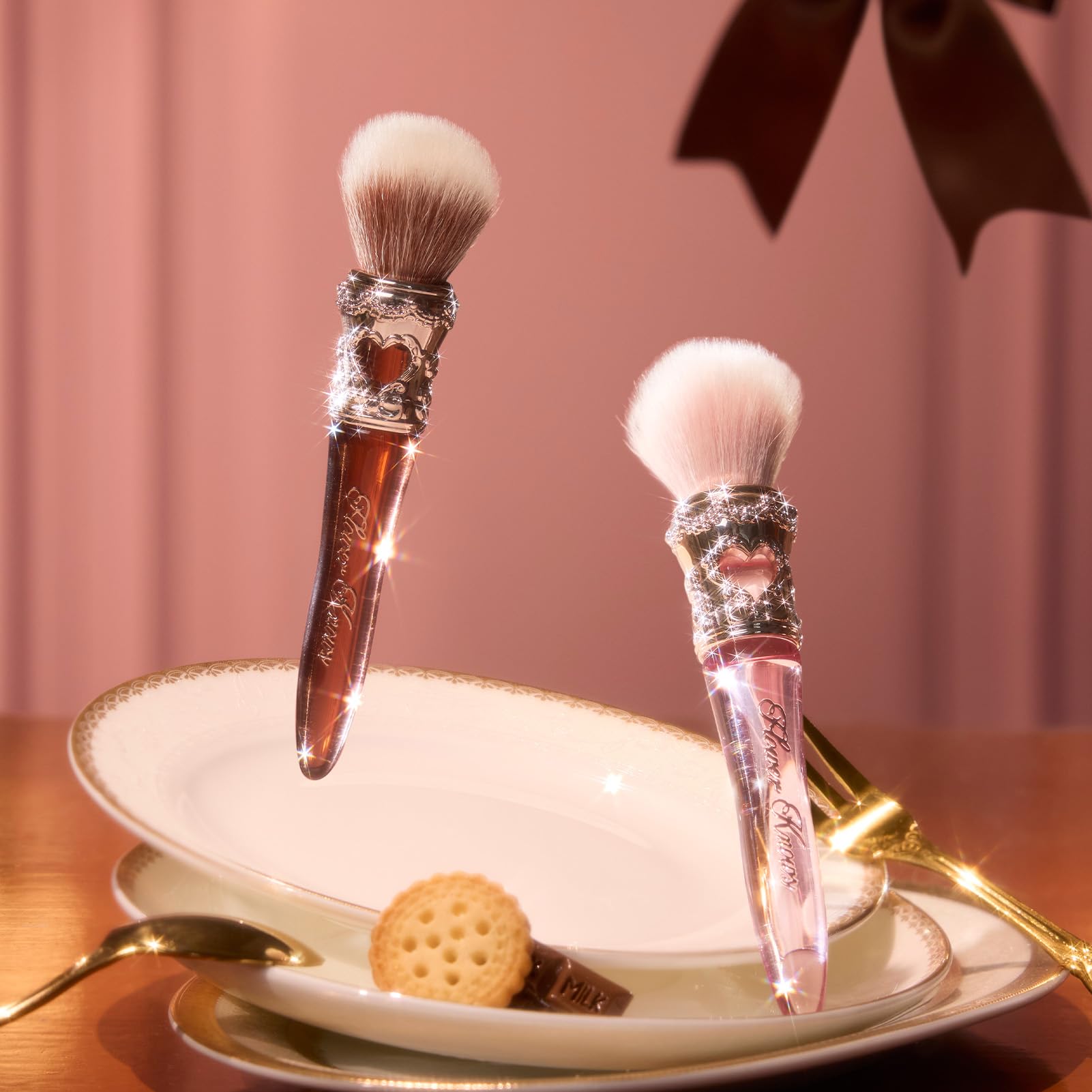 Flower Knows dual-layer fibers in the Sweetie Bear brush offer gentle pickup.