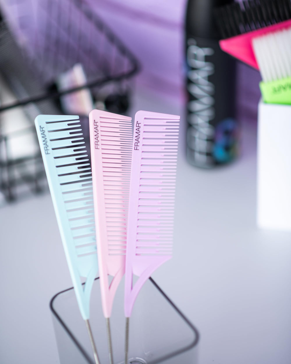 FRAMAR Dreamweaver static-free design helps reduce frizz during foiling.