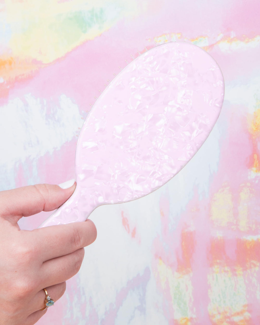 FRAMAR iridescent detangler supports healthier-looking hair by reducing force during brushing.