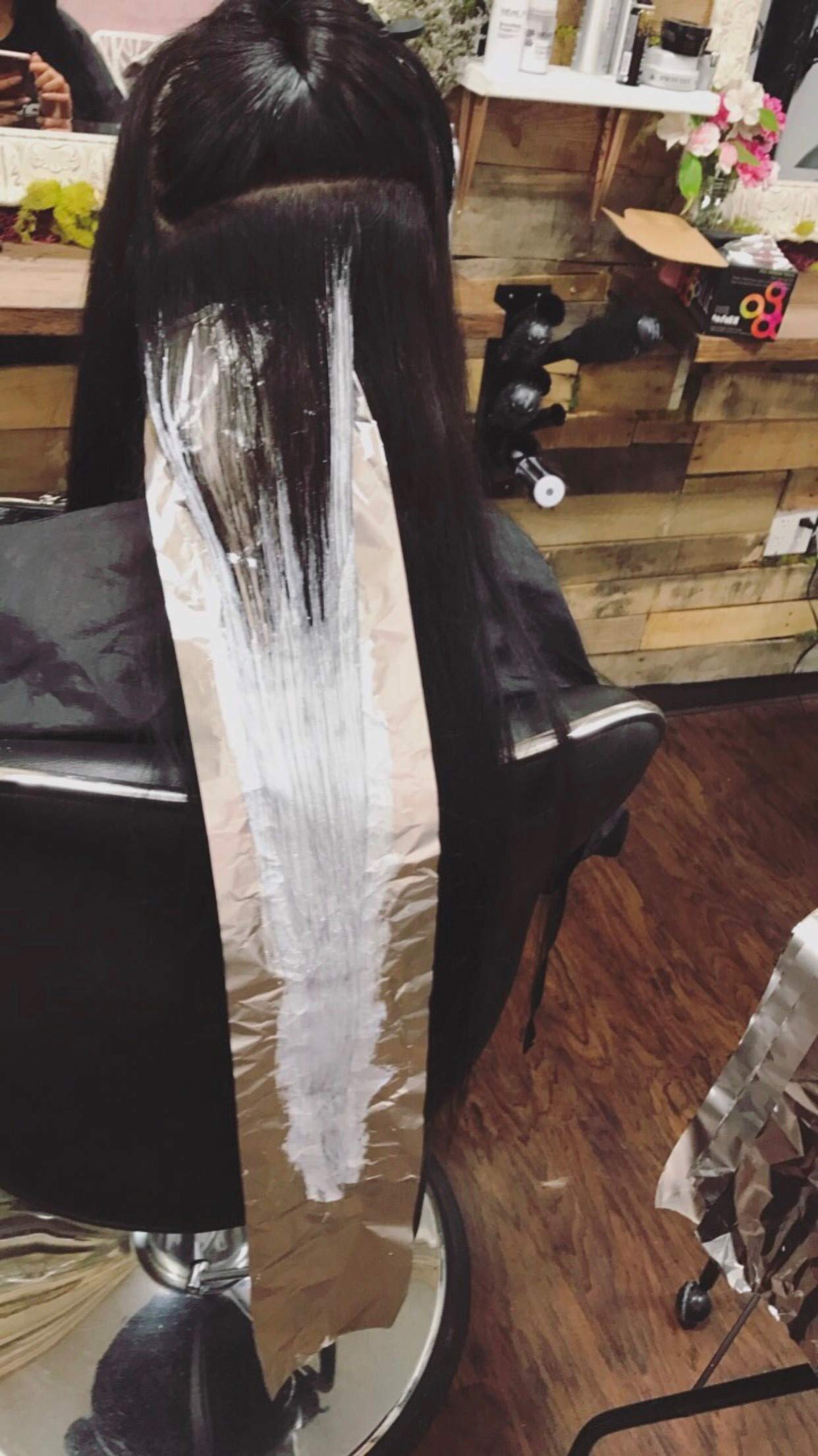 FRAMAR foil helps create precise highlights on long hair with control.