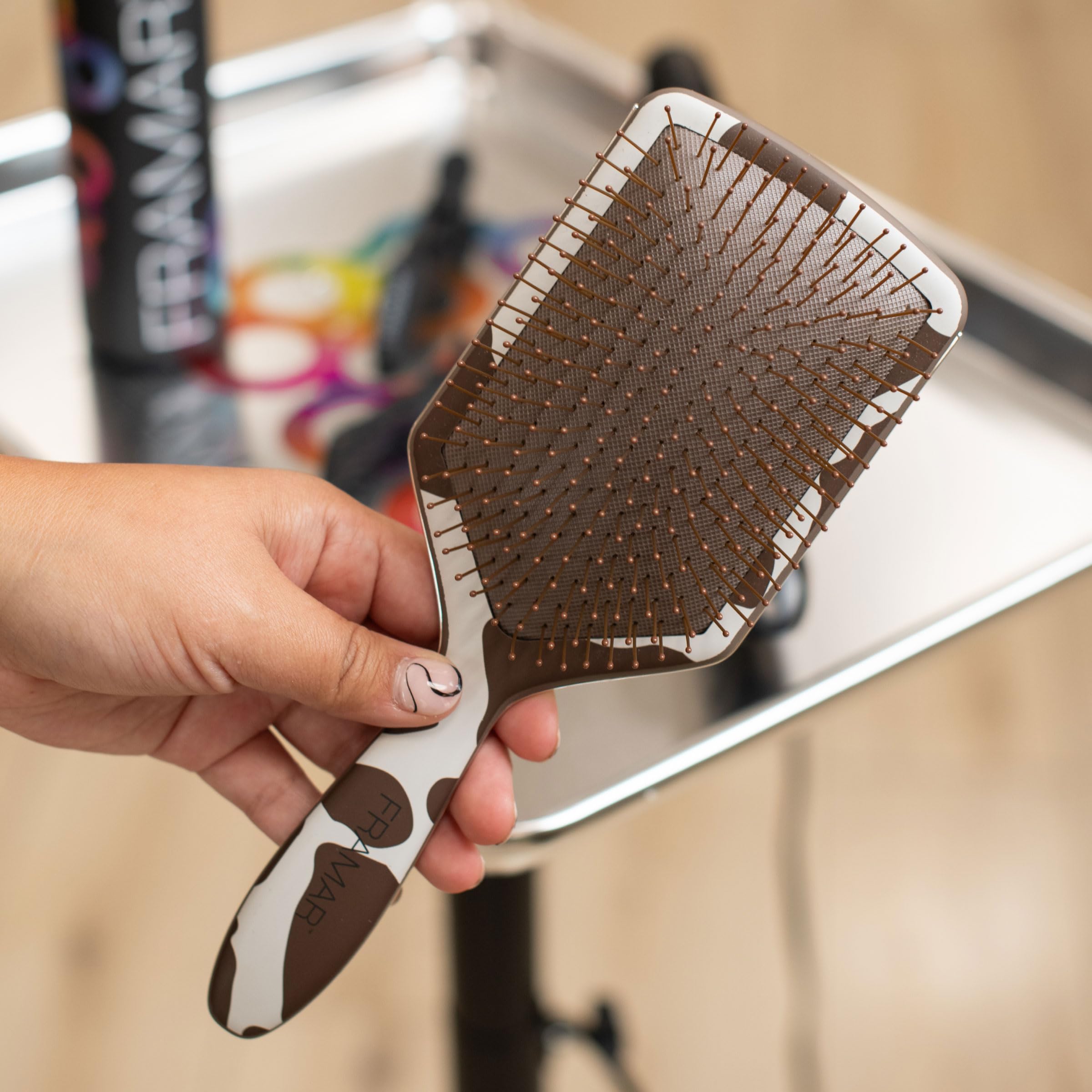 FRAMAR paddle brush leaves hair shiny with smooth finish
