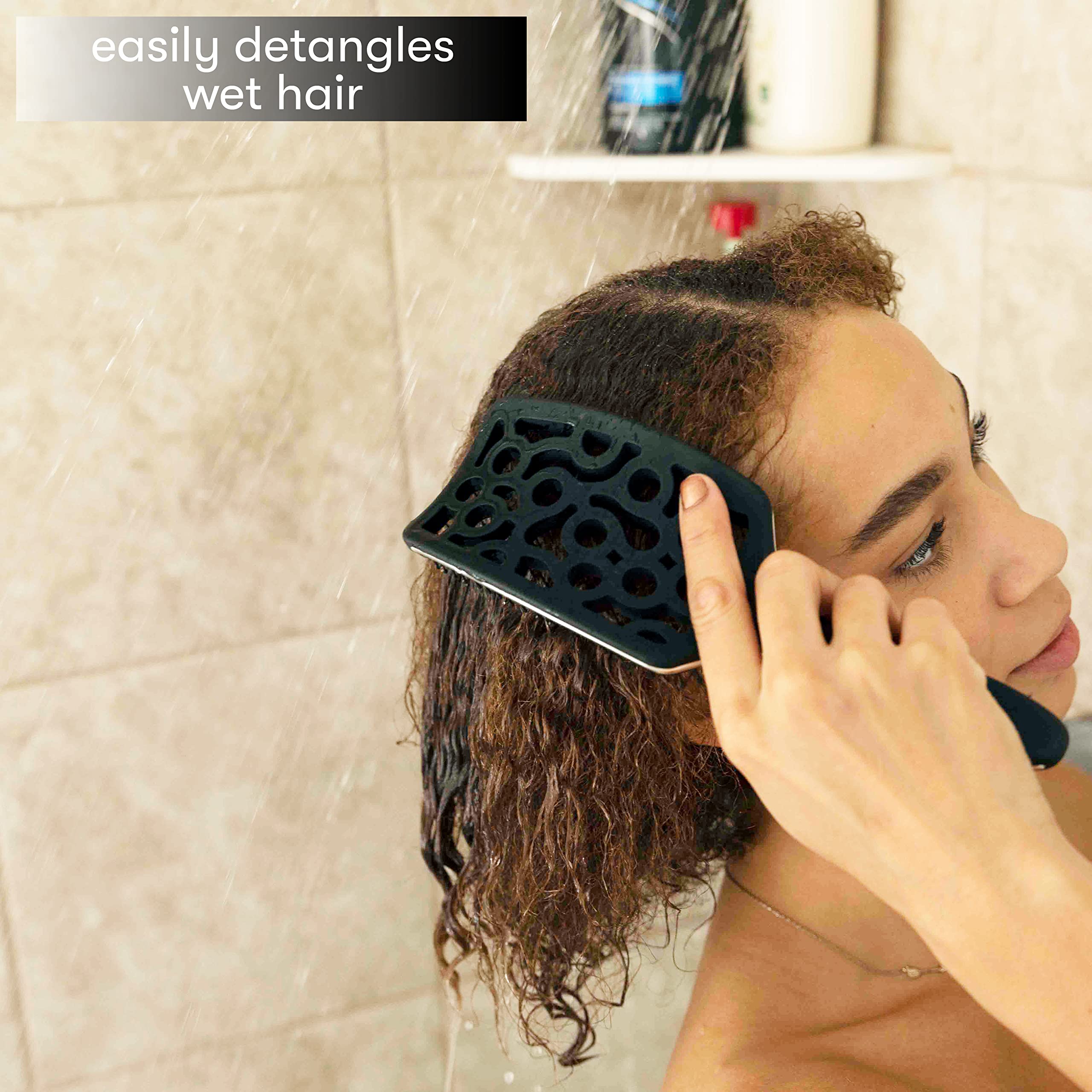 FRAMAR brush for wet hair gently detangles without excessive pull.