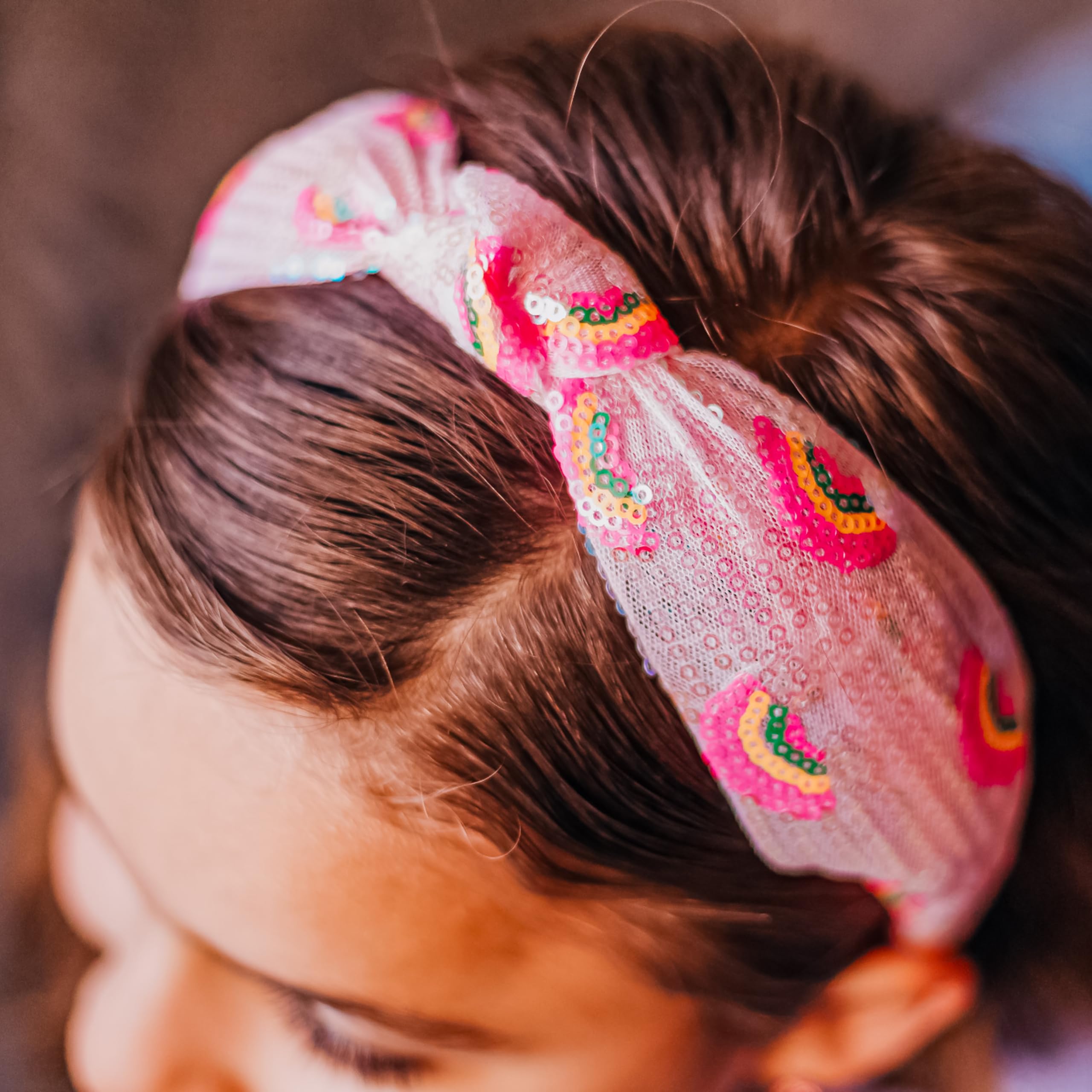 FROG SAC flexible headband provides gentle compression for comfortable wear.