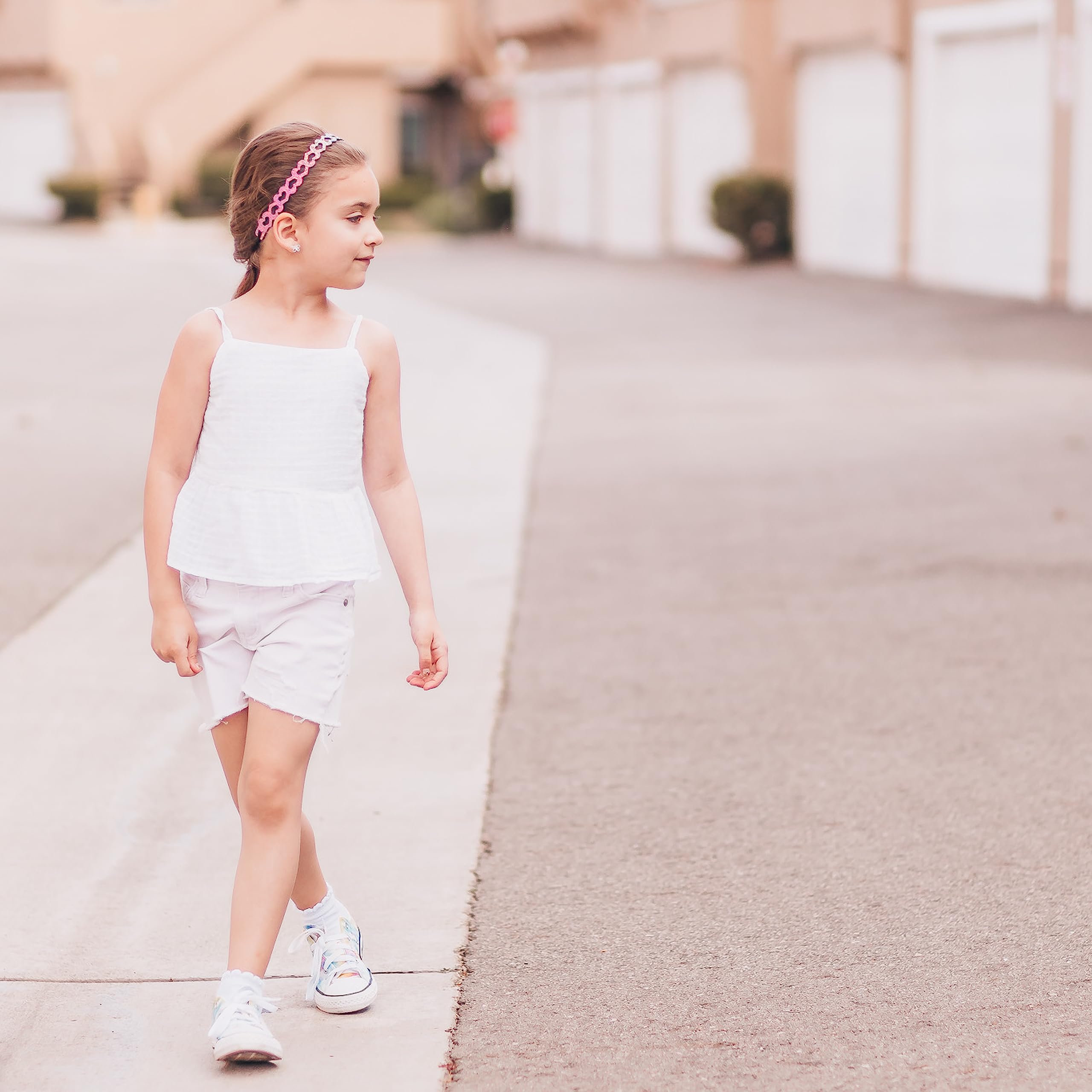 FROG SAC model wearing glitter headband conveys confident daily style for girls