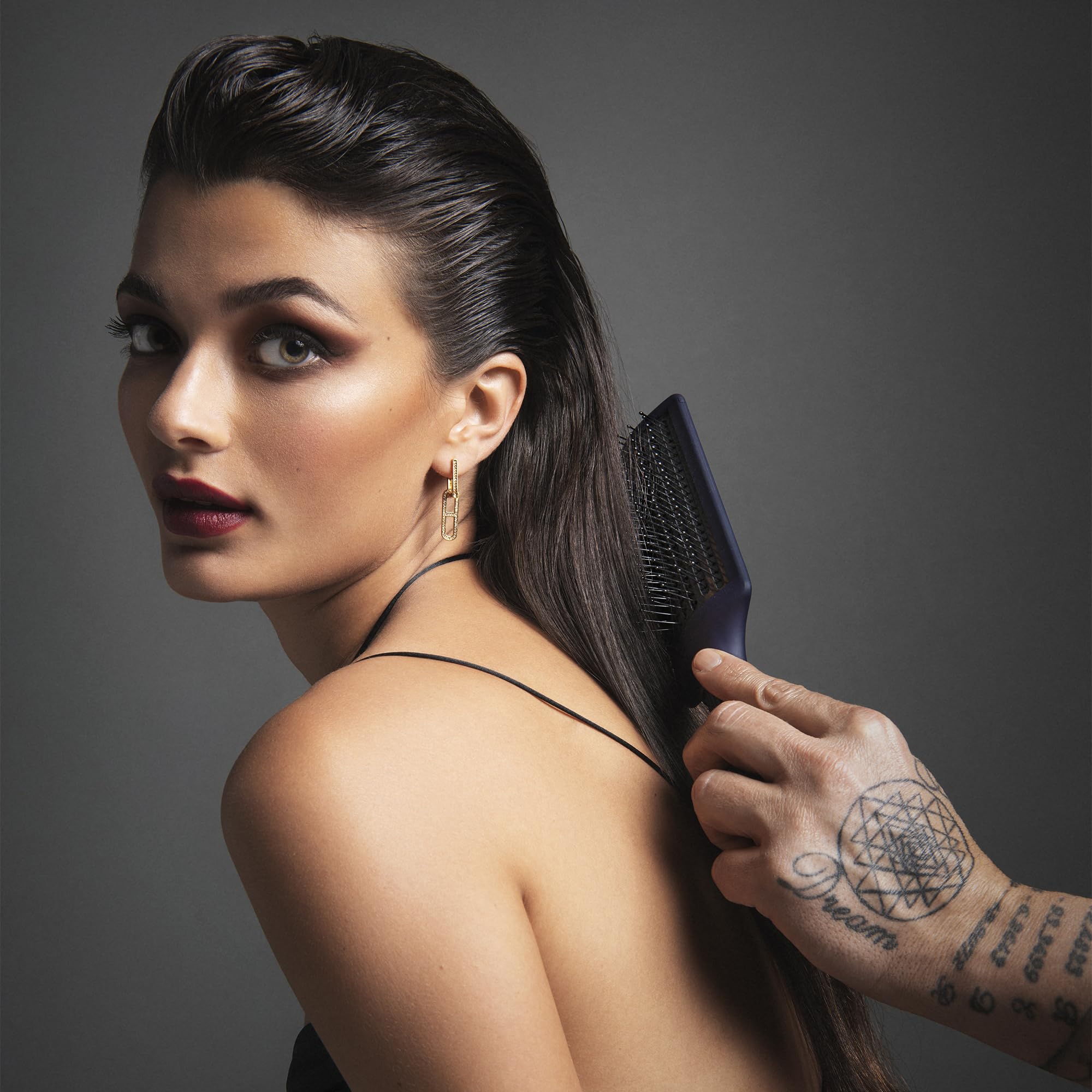 Fromm Intuition anti-static design reduces frizz and flyaways