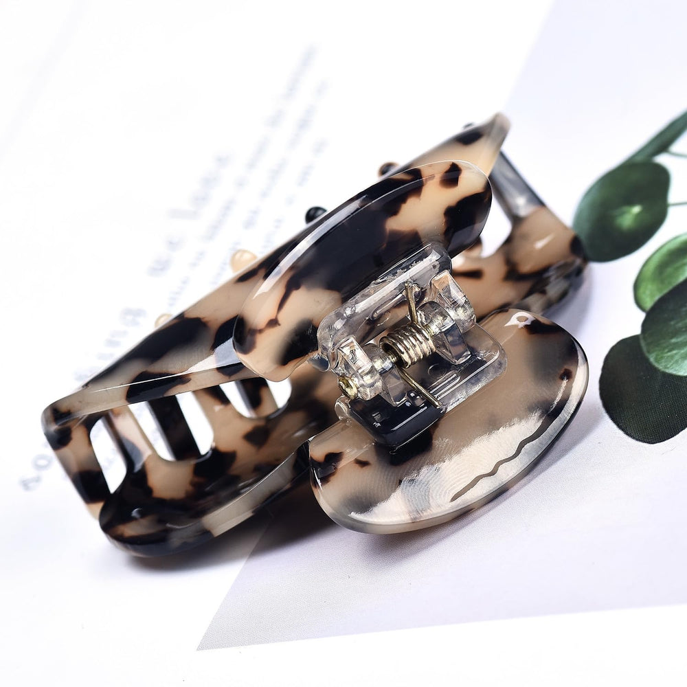 Fsmiling medium claw clip ideal for French twists and half-up styles.