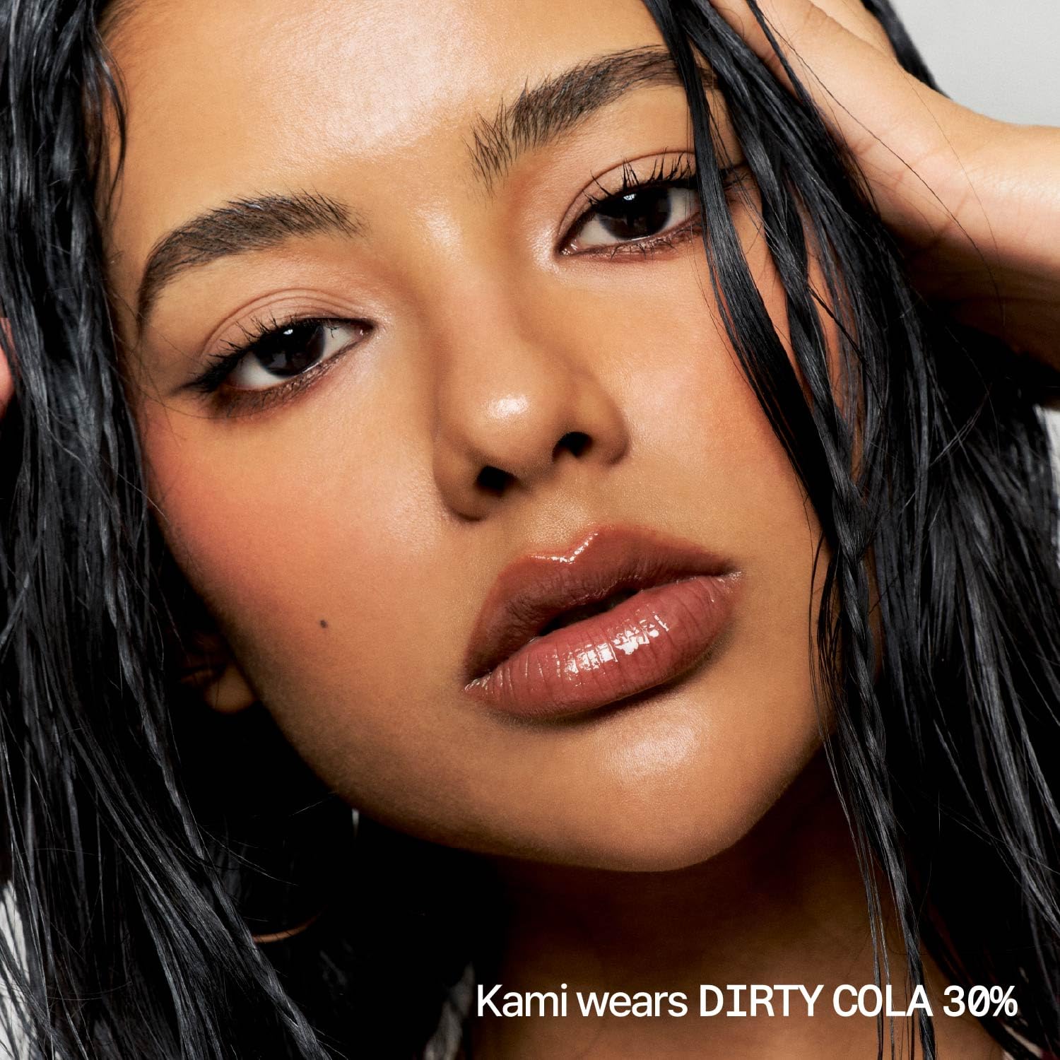 Fwee 3D Voluming Gloss 30% sheer close-up highlights glossy finish and hydration.