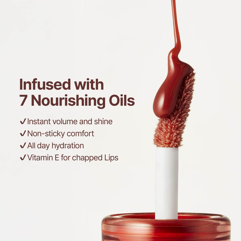 Fwee 3D Voluming Gloss moisturizing gel texture shown on lips.
