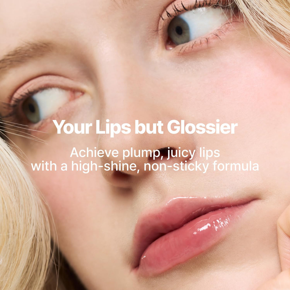 fwee 3D Voluming Gloss smear on lips highlights non-sticky, comfortable wear.