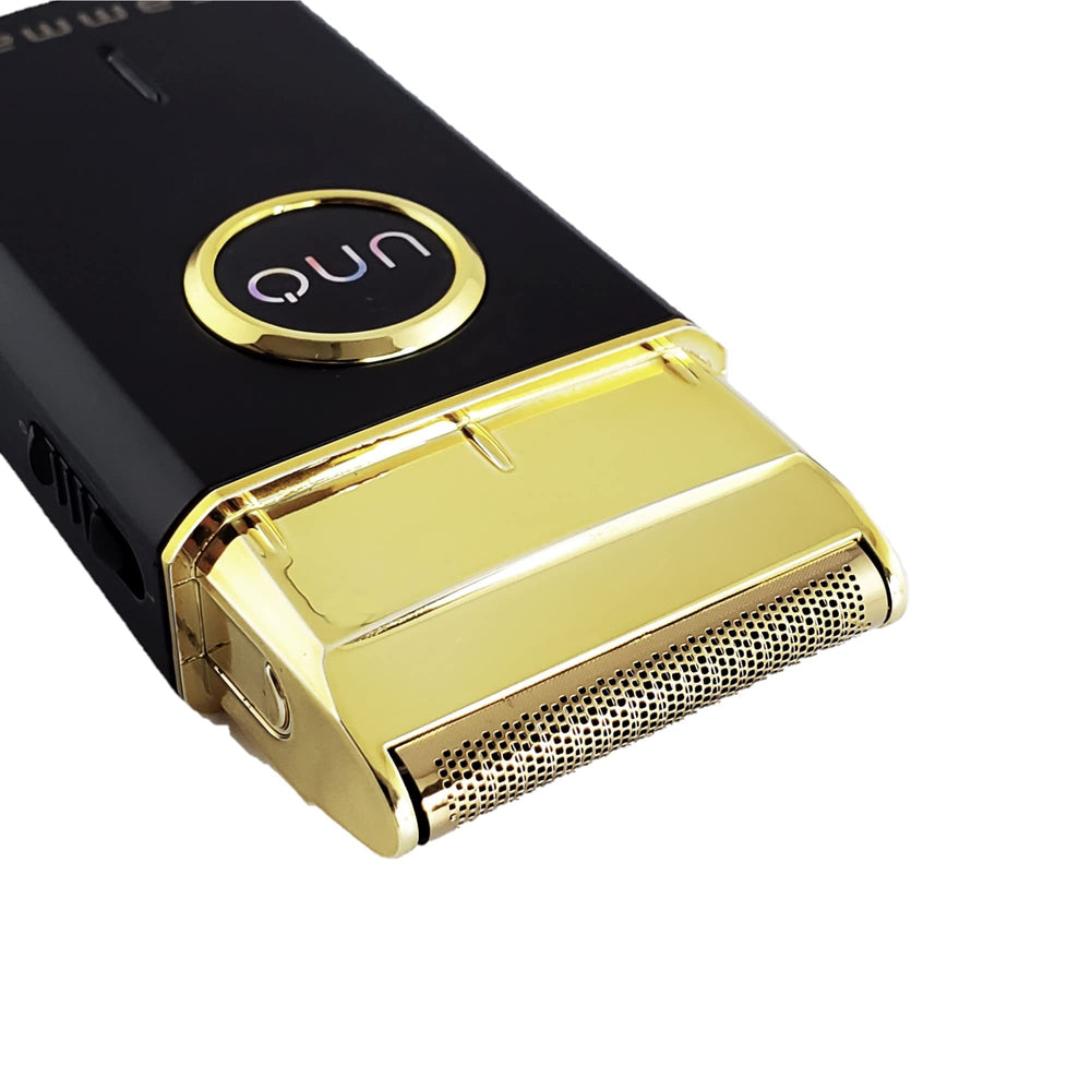 Gamma+ foil head close-up shows gold titanium surface for sensitive skin comfort.