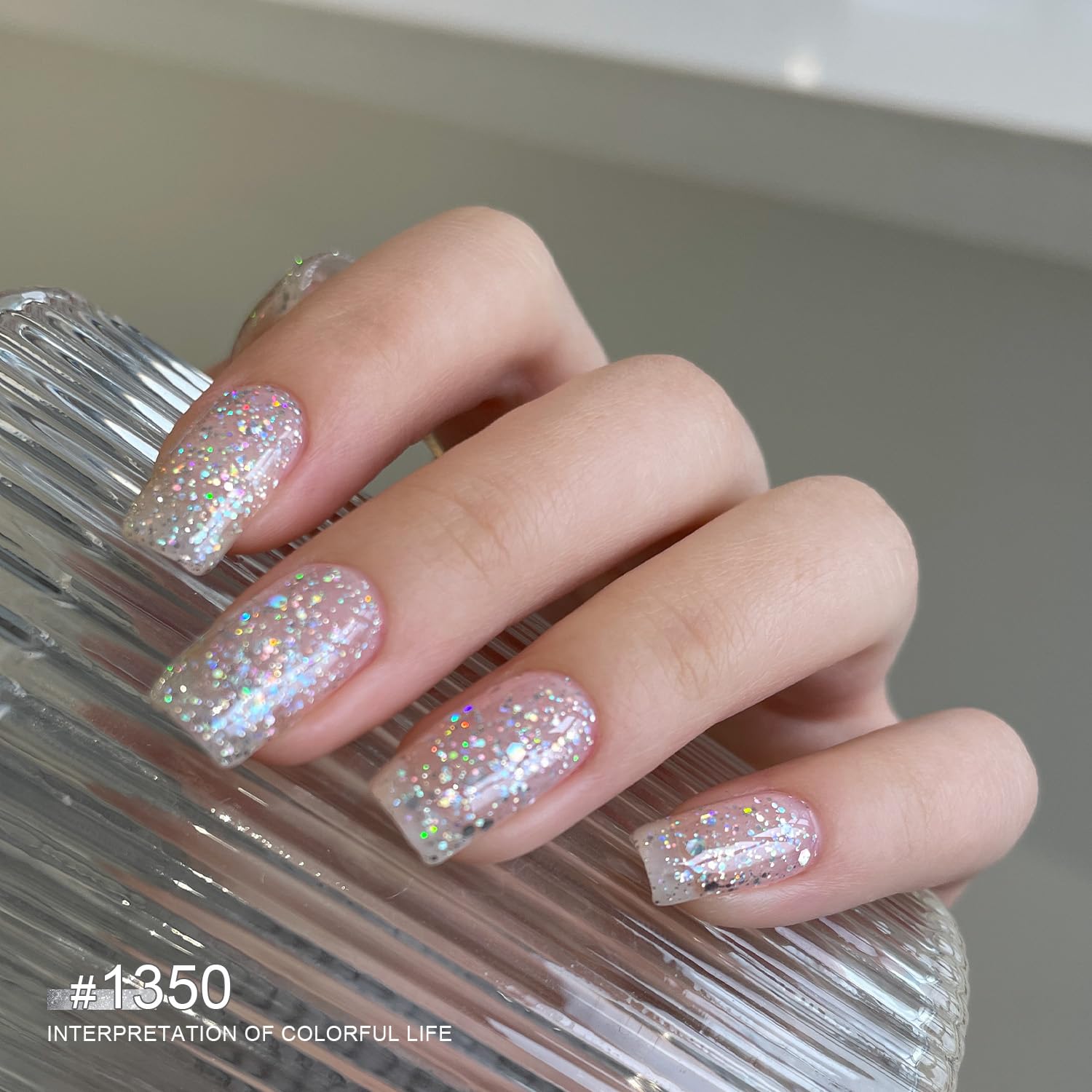 GAOY UV lamp usage scenario demonstrates quick curing for home manicures.