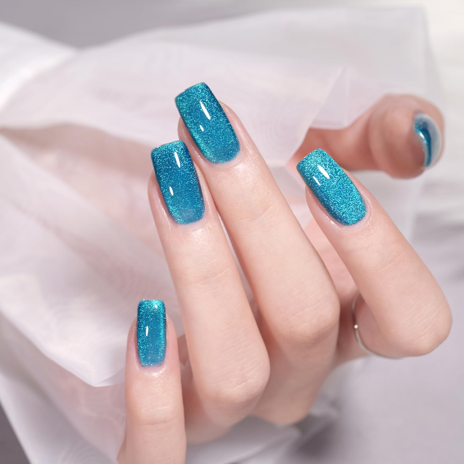 GAOY UV curing session demonstrates quick 60-second cure for efficient home manicures.