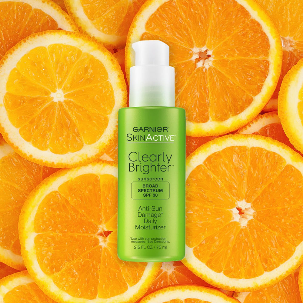 Garnier SkinActive Clearly Brighter SPF30 jar highlights Vitamin C and LHA benefits