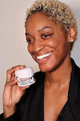 Texture swatch of Geisha Kojic Acid Cream reveals creamy hydration and brightness.