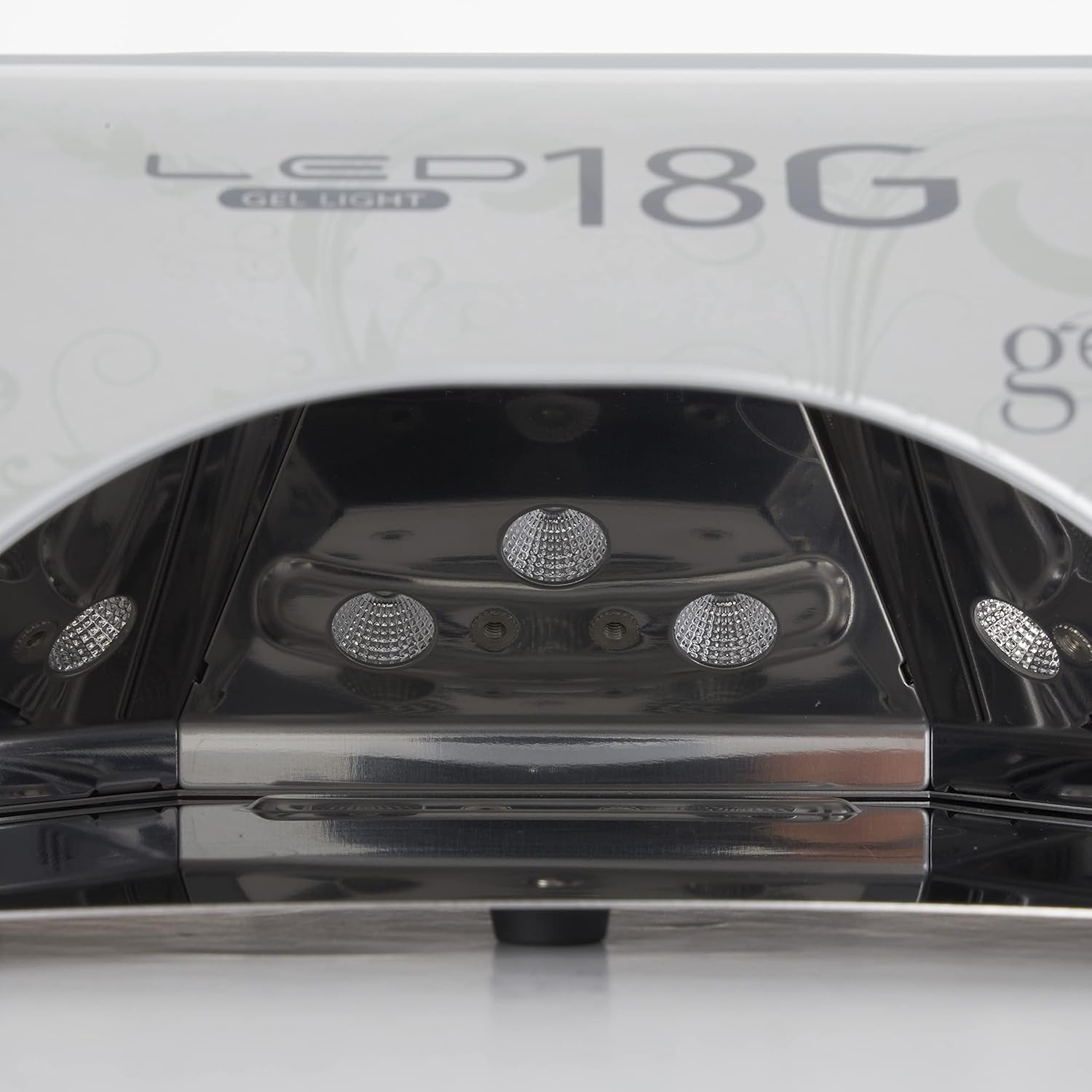 Gelish 18G Classic LED Light magnetic tray aids easy sanitization between clients.