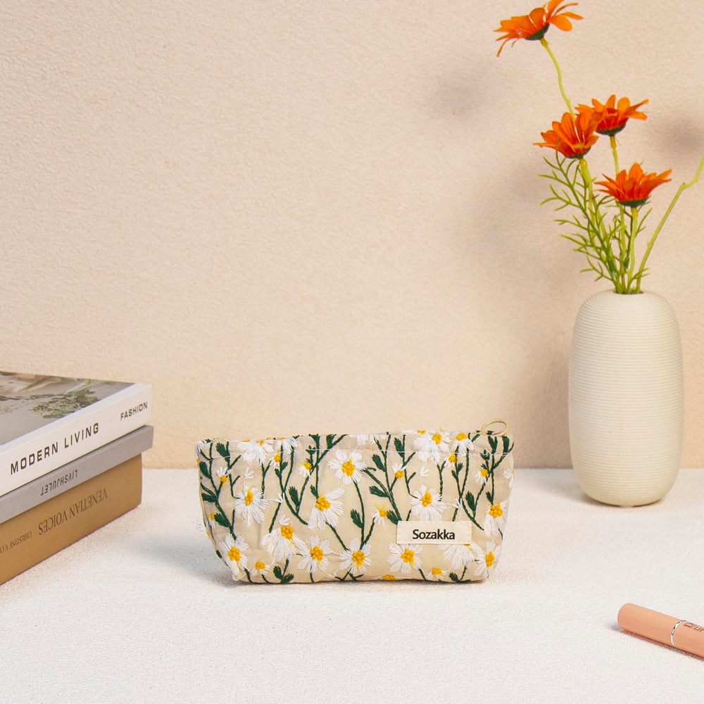 Getgto floral pattern makeup bag adds style to daily routines.