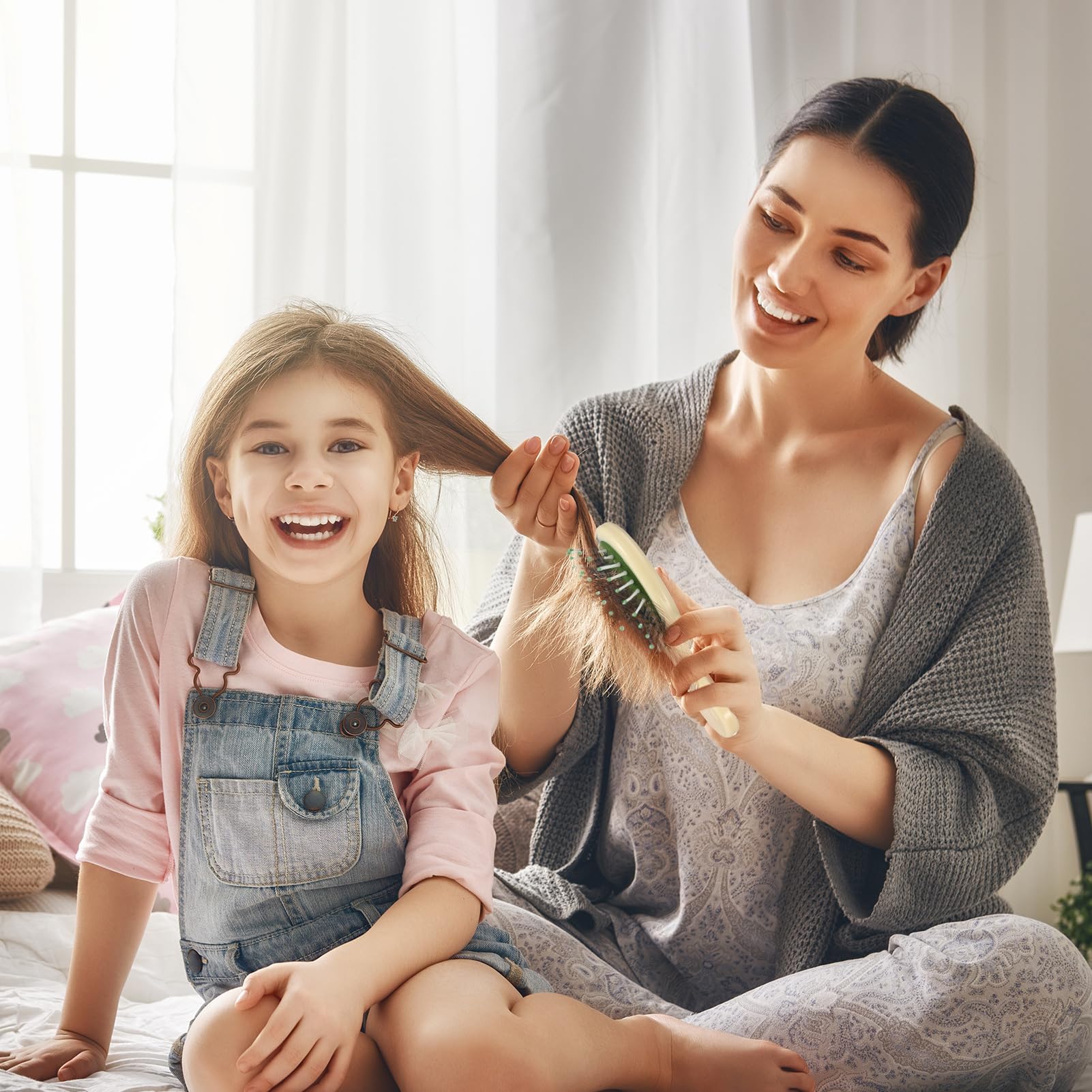 GGSTDDUP mini-wet-hair-brush-pack-06 demonstrates compact travel-friendly design