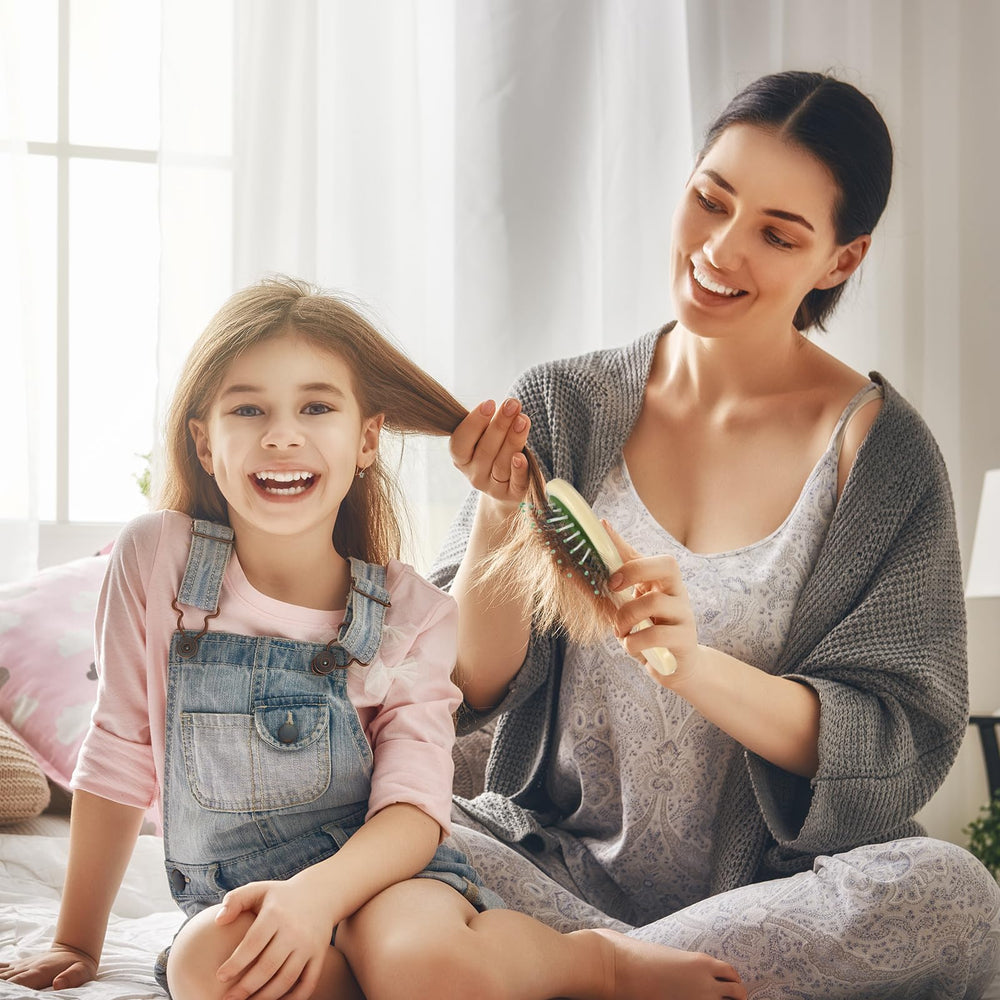 GGSTDDUP mini-wet-hair-brush-pack-06 demonstrates compact travel-friendly design