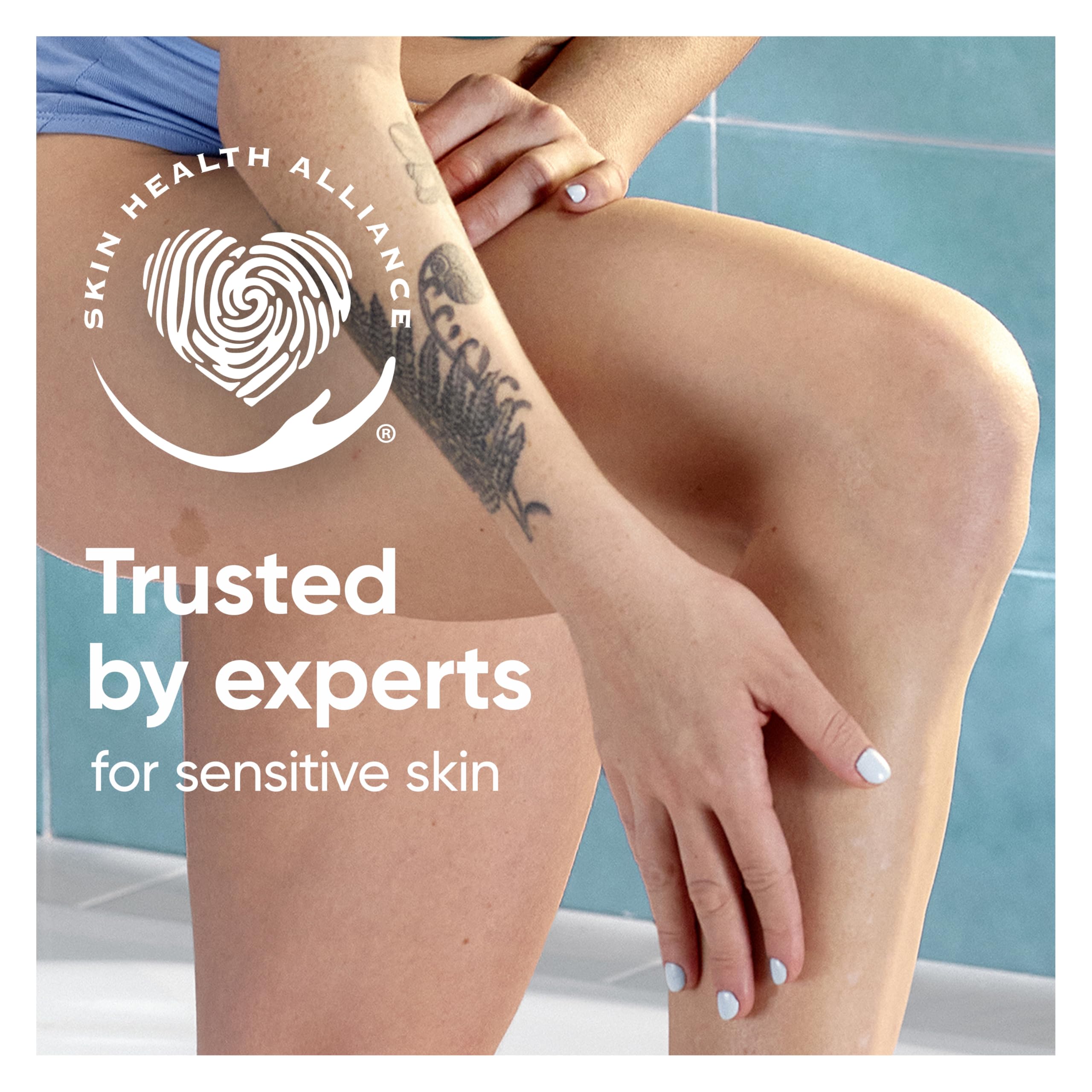Gillette Venus Deluxe Smooth Sensitive demonstrates compatibility with most Venus handles.