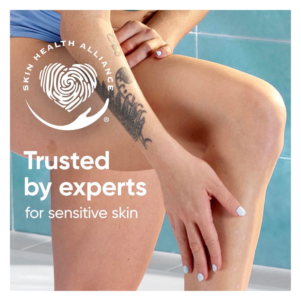 Gillette Venus Deluxe Smooth Sensitive demonstrates compatibility with most Venus handles.